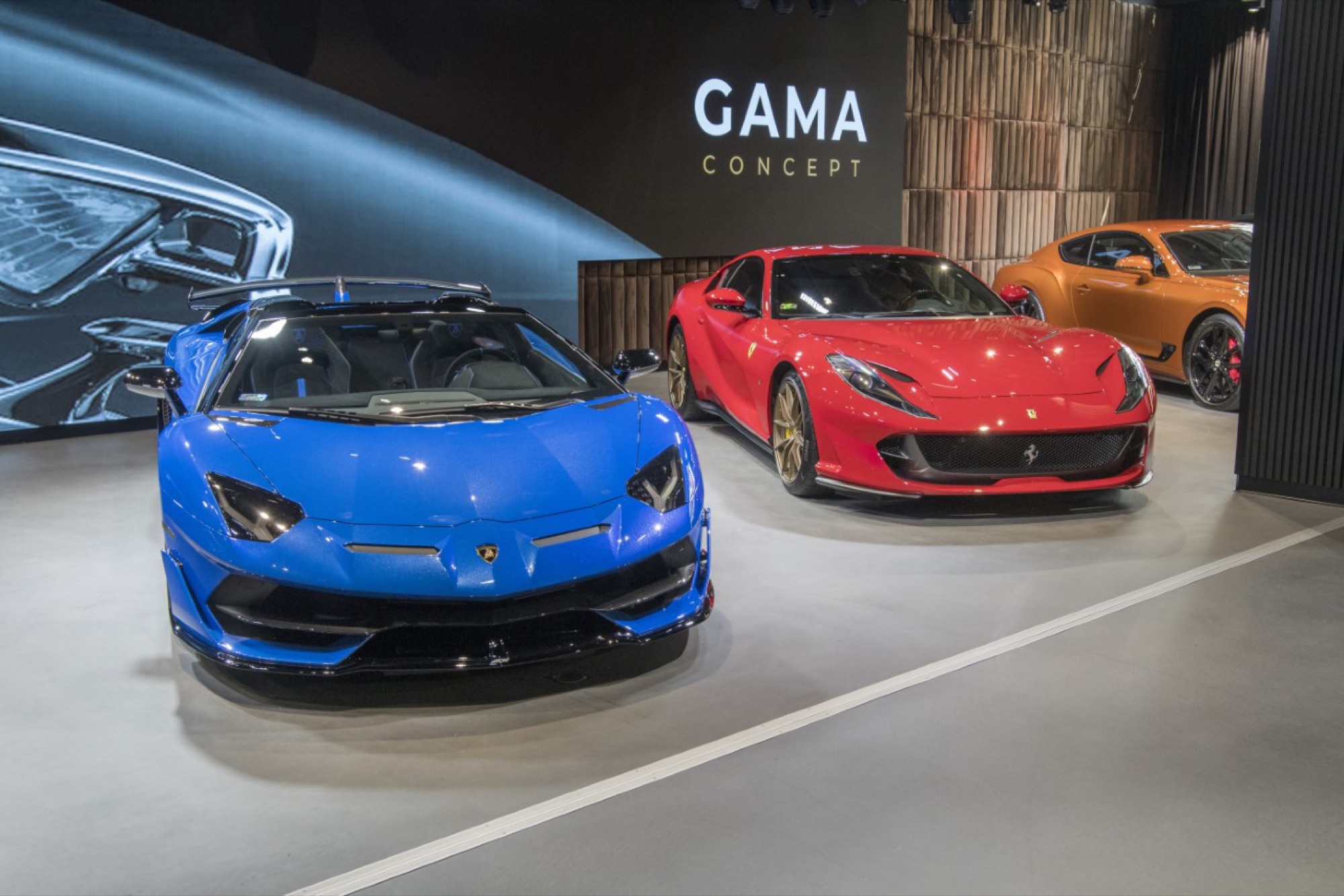 Lamborghini Aventador SVJ i Ferrari na ekspozycji Gama Concept w Warszawie
